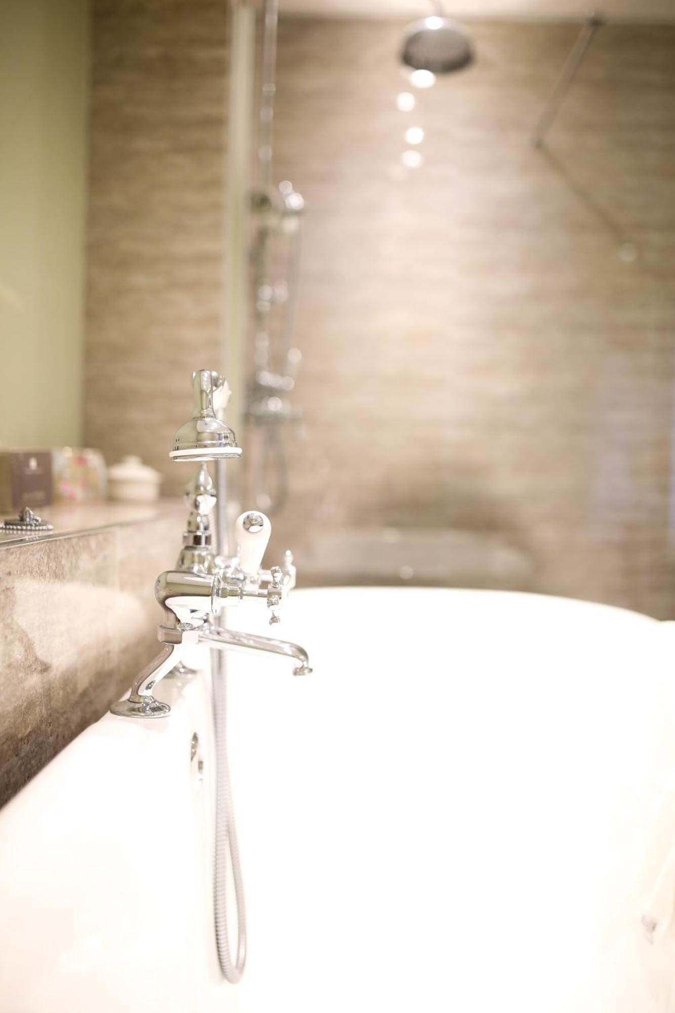 Ockenden Manor Hotel & Spa Cuckfield Room photo