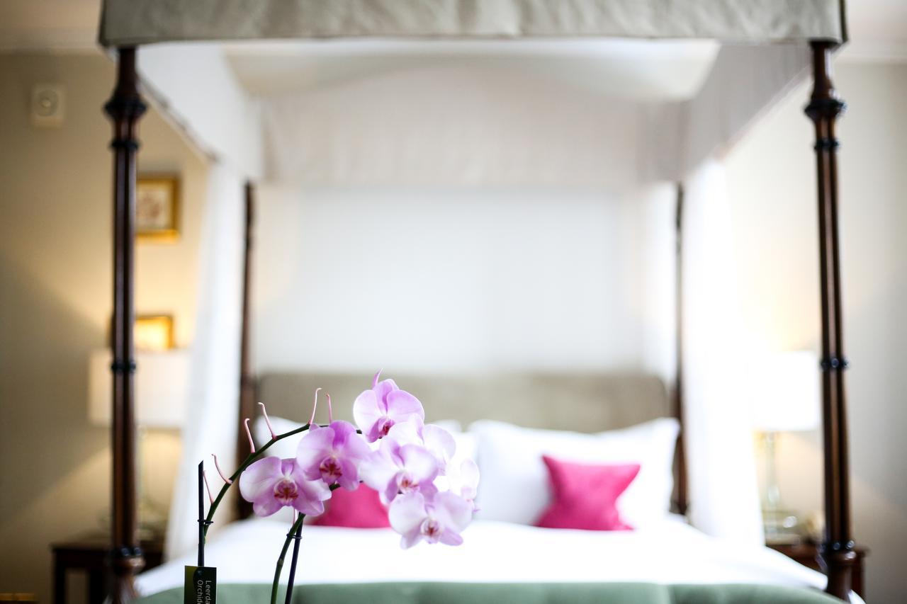 Ockenden Manor Hotel & Spa Cuckfield Exterior photo